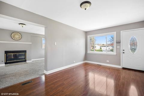 235 W Thacker St, Hoffman Estates, IL 60169 photo 3
