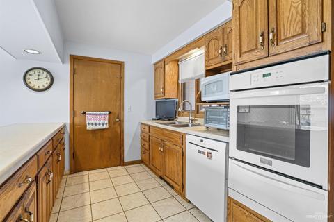 987 Ruth Dr, Elgin, IL 60123 photo 7