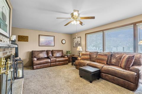 987 Ruth Dr, Elgin, IL 60123 photo 10