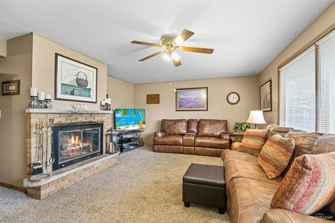 987 Ruth Dr, Elgin, IL 60123 photo 9