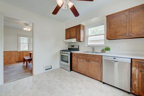 369 S Wolf Rd, Des Plaines, IL 60016 photo 7