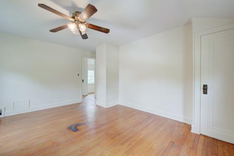 369 S Wolf Rd, Des Plaines, IL 60016 photo 16