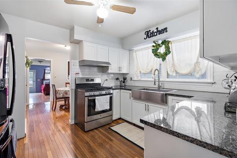 460 Maple Ave, Aurora, IL 60505 photo 5