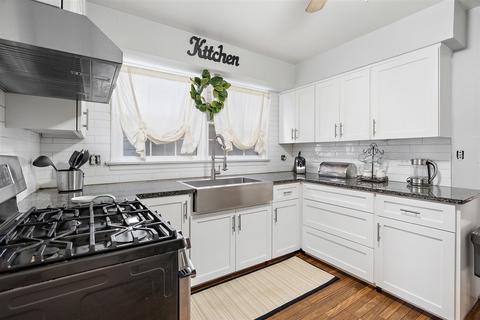 460 Maple Ave, Aurora, IL 60505 photo 6