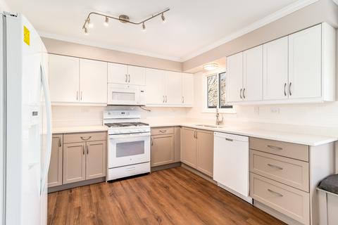 1201 Trinity Dr, Carol Stream, IL 60188 photo 8