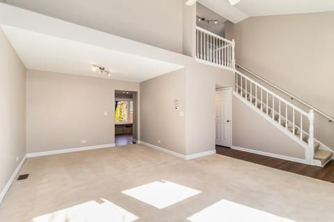 1201 Trinity Dr, Carol Stream, IL 60188 photo 2