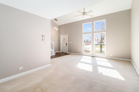 1201 Trinity Dr, Carol Stream, IL 60188 photo 5