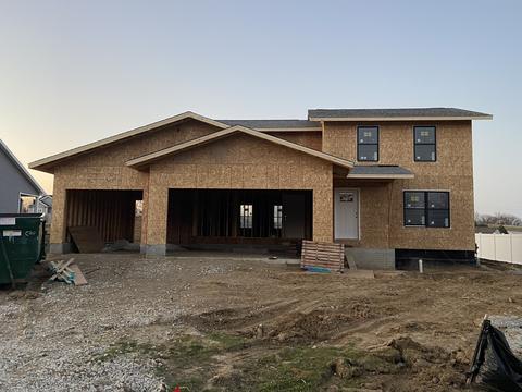 108 Dode Dr, Downs, IL 61736 photo 2