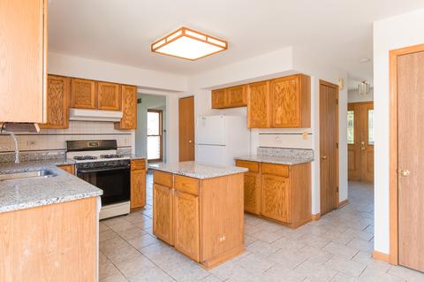 1020 Stockbridge Ct, Elgin, IL 60120 photo 16