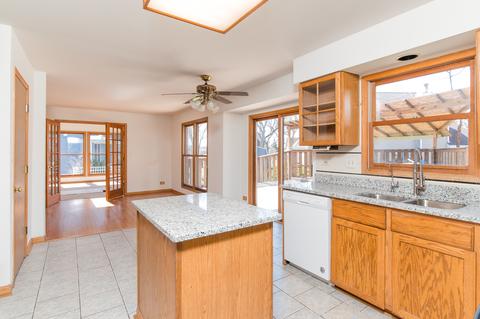 1020 Stockbridge Ct, Elgin, IL 60120 photo 14