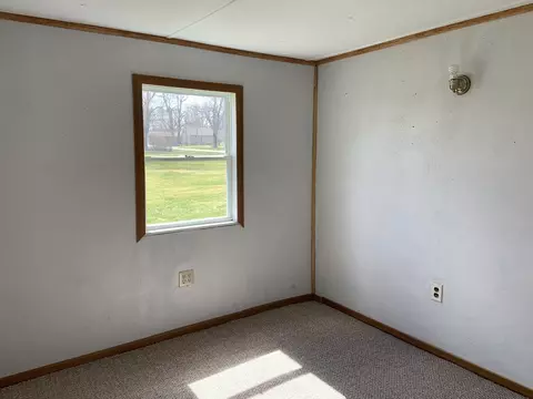 327 N Maple St, Compton, IL 61318 photo 9