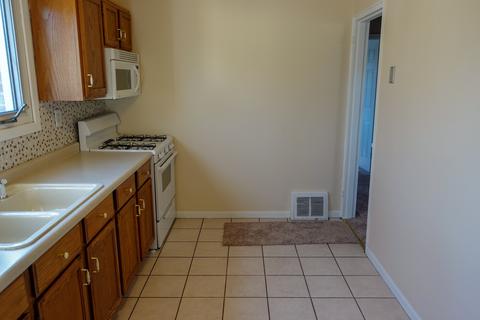 3243 Bernice Rd, Lansing, IL 60438 photo 8
