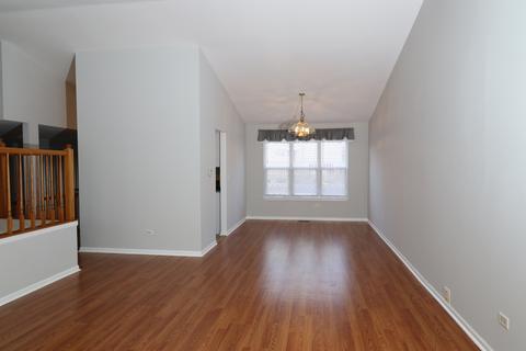 1232 Clover Ln, Hoffman Estates, IL 60192 photo 4