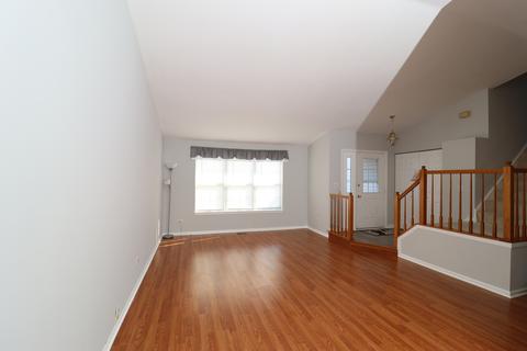 1232 Clover Ln, Hoffman Estates, IL 60192 photo 2