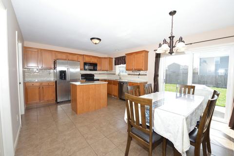 1031 Canyon Creek Rd, Normal, IL 61761 photo 3