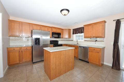 1031 Canyon Creek Rd, Normal, IL 61761 photo 2