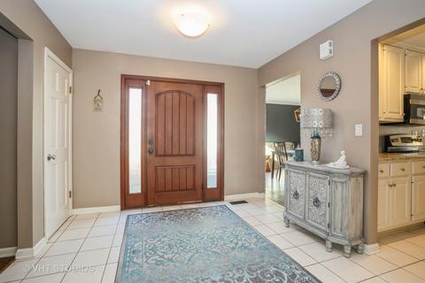 1477 Stonebridge Trl, Wheaton, IL 60189 photo 2