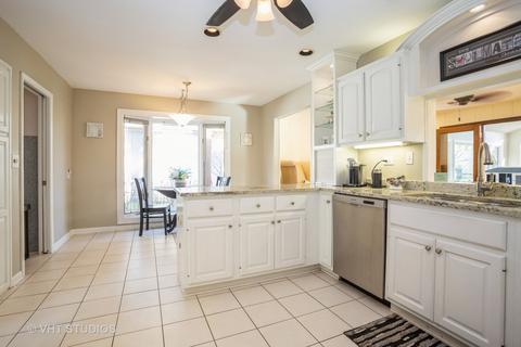 1477 Stonebridge Trl, Wheaton, IL 60189 photo 6