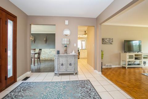 1477 Stonebridge Trl, Wheaton, IL 60189 photo 3
