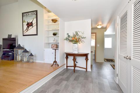 589 N 7th Ave, Des Plaines, IL 60016 photo 4