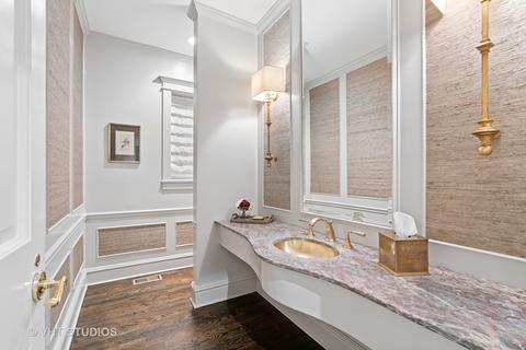 38 Elm St, Chicago, IL 60611 photo 45