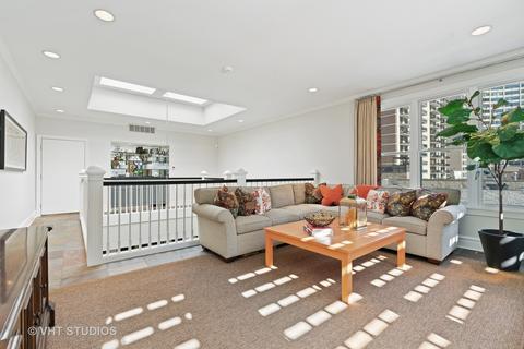 38 Elm St, Chicago, IL 60611 photo 47