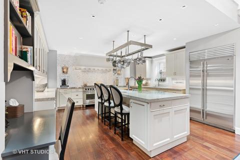 38 Elm St, Chicago, IL 60611 photo 16