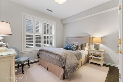 38 Elm St, Chicago, IL 60611 photo 42