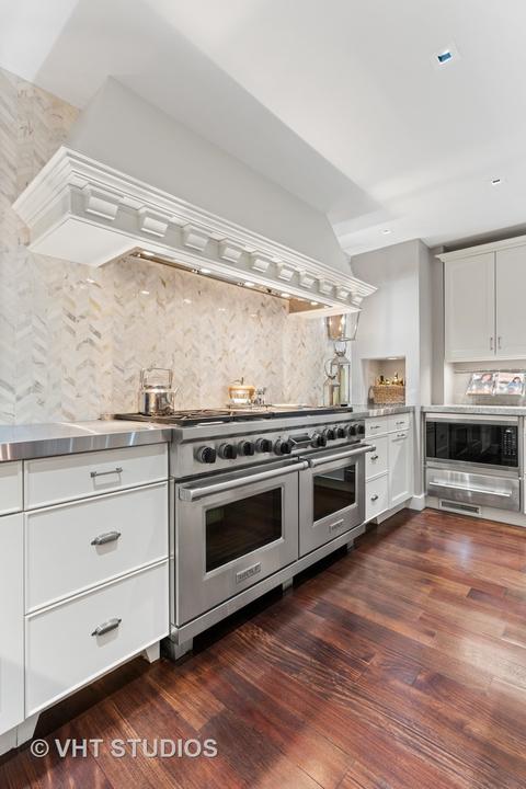 38 Elm St, Chicago, IL 60611 photo 19