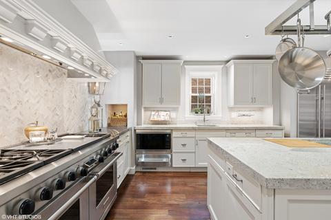 38 Elm St, Chicago, IL 60611 photo 20