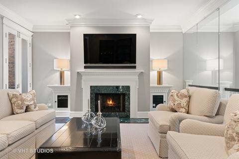 38 Elm St, Chicago, IL 60611 photo 29