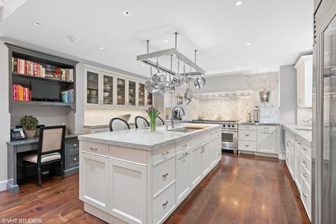 38 Elm St, Chicago, IL 60611 photo 17