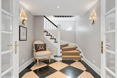 38 Elm St, Chicago, IL 60611 photo 4