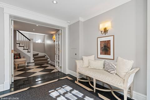 38 Elm St, Chicago, IL 60611 photo 3
