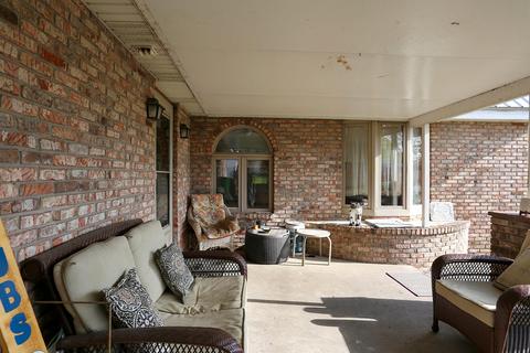 114 E 4th St, Tilton, IL 61833 photo 7
