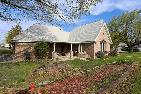 114 E 4th St, Tilton, IL 61833 photo 3