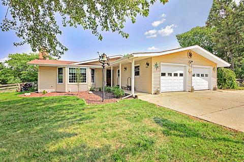 2312 N Riverside Dr, Mchenry, IL 60051 photo 1