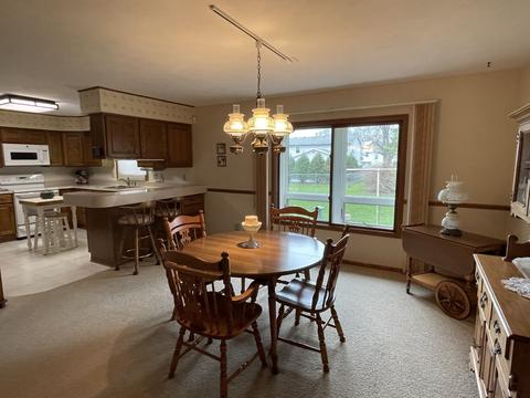 300 E 7th St, Belvidere, IL 61008 photo 8