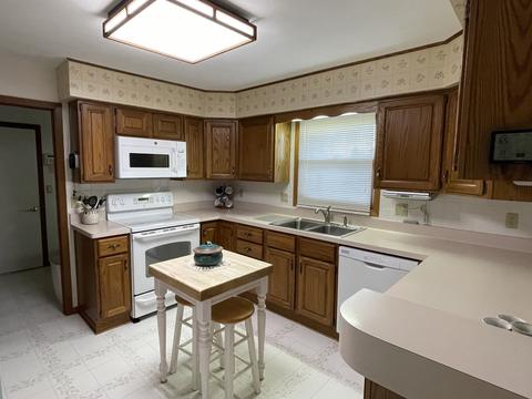 300 E 7th St, Belvidere, IL 61008 photo 6