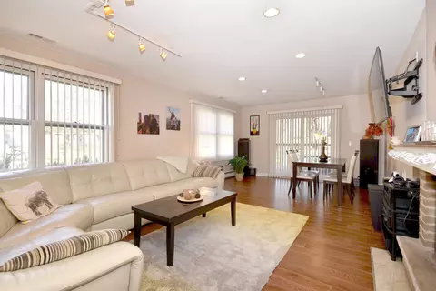 537 Wendt Ave, East Dundee, IL 60118 photo 3
