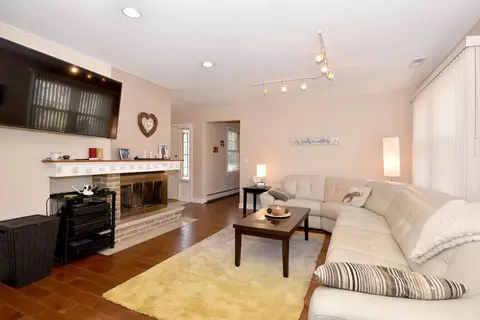 537 Wendt Ave, East Dundee, IL 60118 photo 6