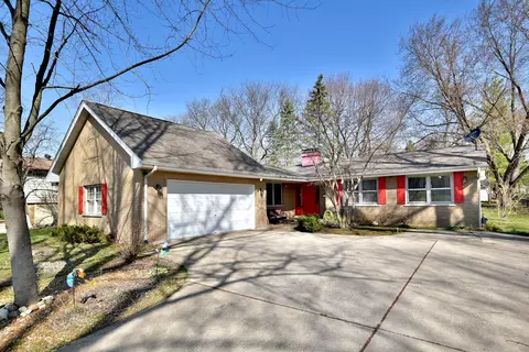 537 Wendt Ave, East Dundee, IL 60118 photo 1