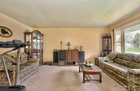 139 Circle Dr E, Montgomery, IL 60538 photo 3