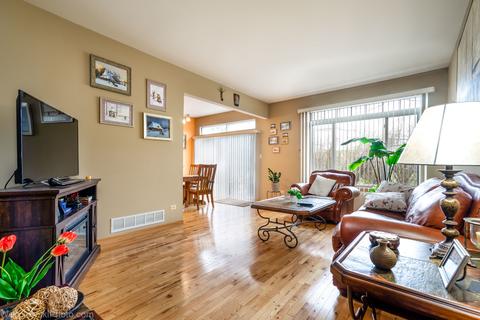 2130 W Adobe Dr, Addison, IL 60101 photo 2