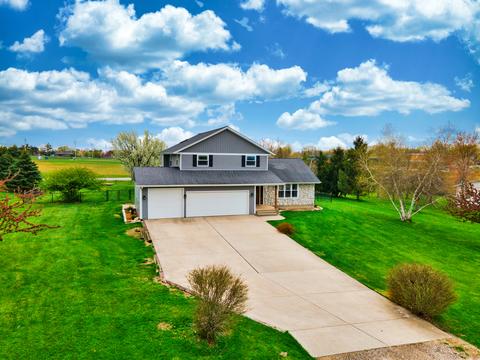 5305 Karen St, Danvers, IL 61732 photo 2