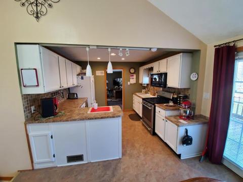 1454 S Demeter Dr, Freeport, IL 61032 photo 4