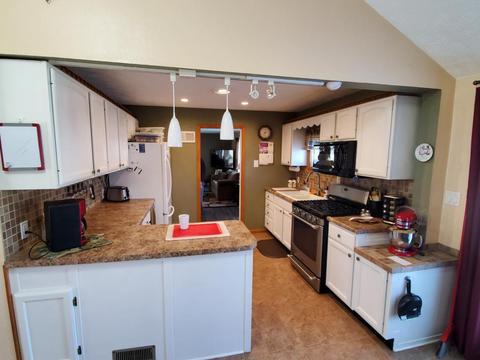 1454 S Demeter Dr, Freeport, IL 61032 photo 5