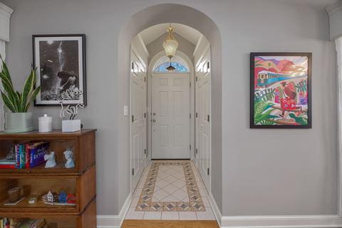 1011 N Main St, Wheaton, IL 60187 photo 6