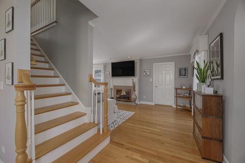 1011 N Main St, Wheaton, IL 60187 photo 7