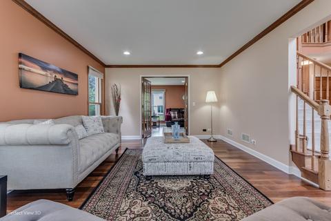 935 Harmon Blvd, Hoffman Estates, IL 60169 photo 4